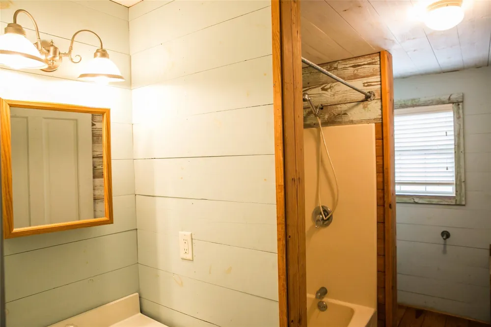 8660 Cedar Hill Road Brenham, TX 77833