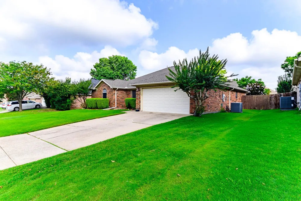 633 Manchester Drive Mansfield, TX 76063
