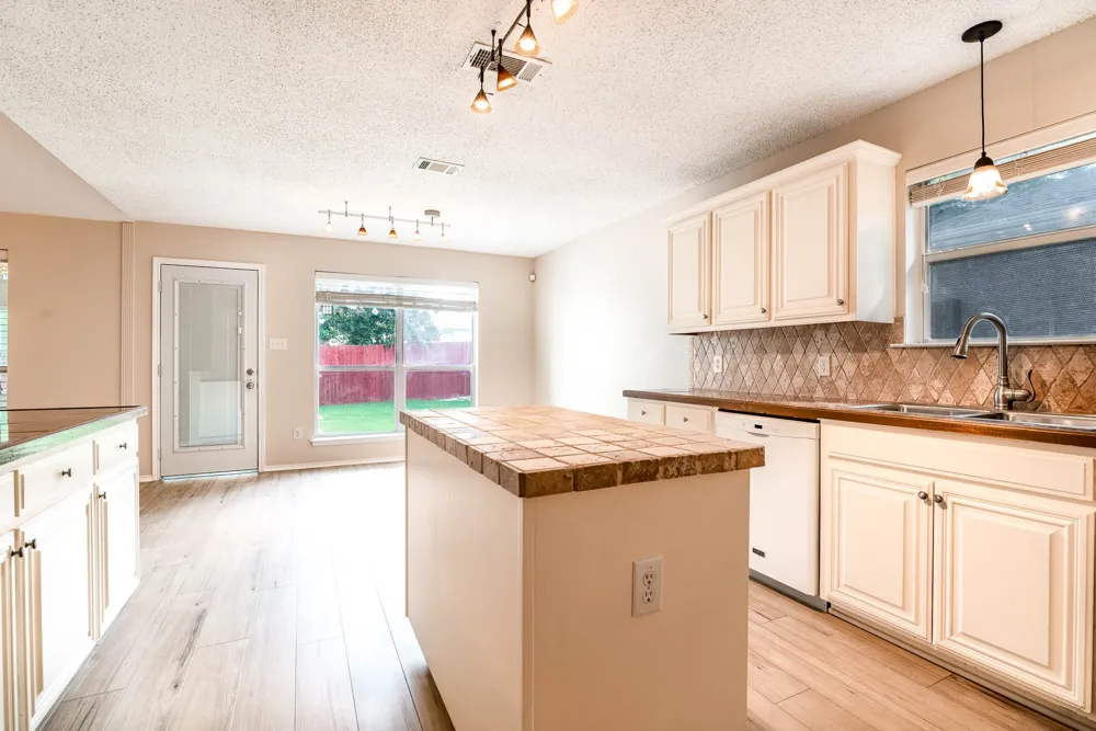 633 Manchester Drive Mansfield, TX 76063