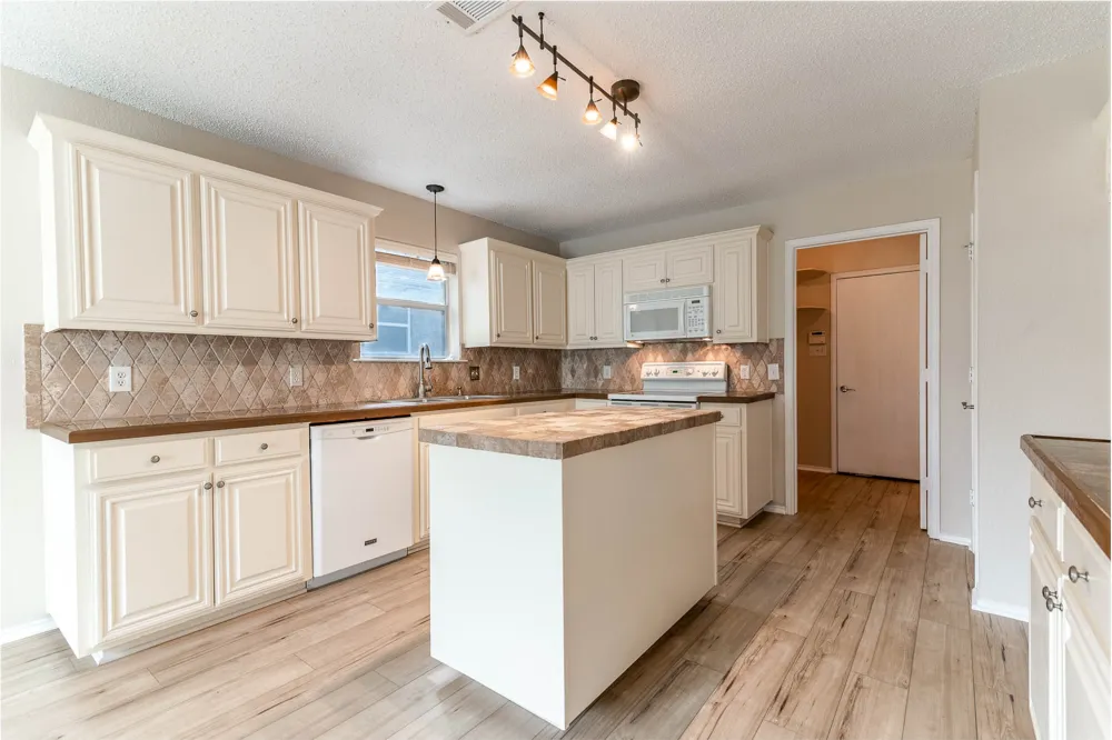 633 Manchester Drive Mansfield, TX 76063