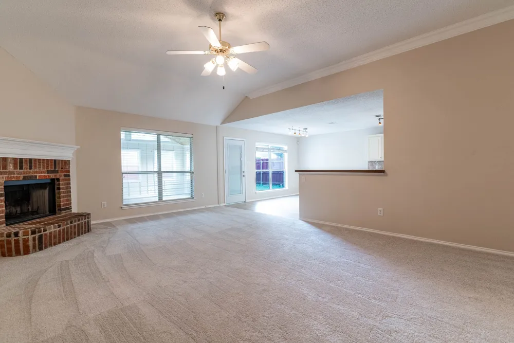 633 Manchester Drive Mansfield, TX 76063