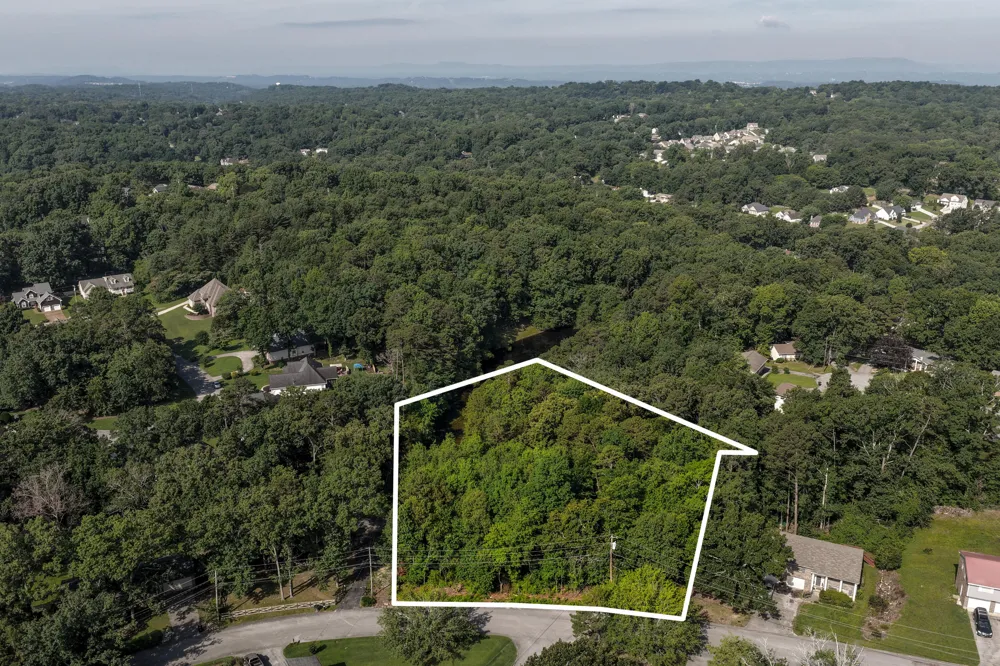 9400 Somerset Drive Ooltewah, TN 37363