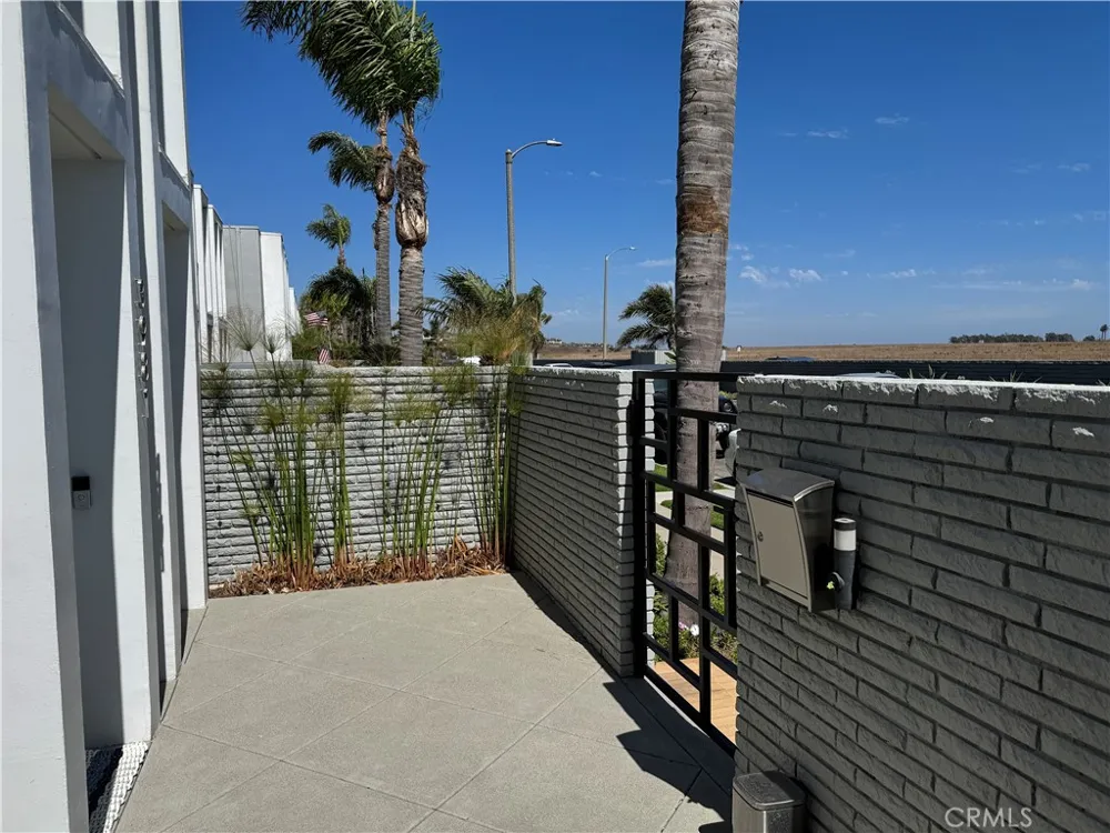3981 Warner Avenue Huntington Beach, CA 92649