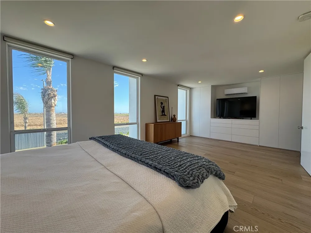 3981 Warner Avenue Huntington Beach, CA 92649