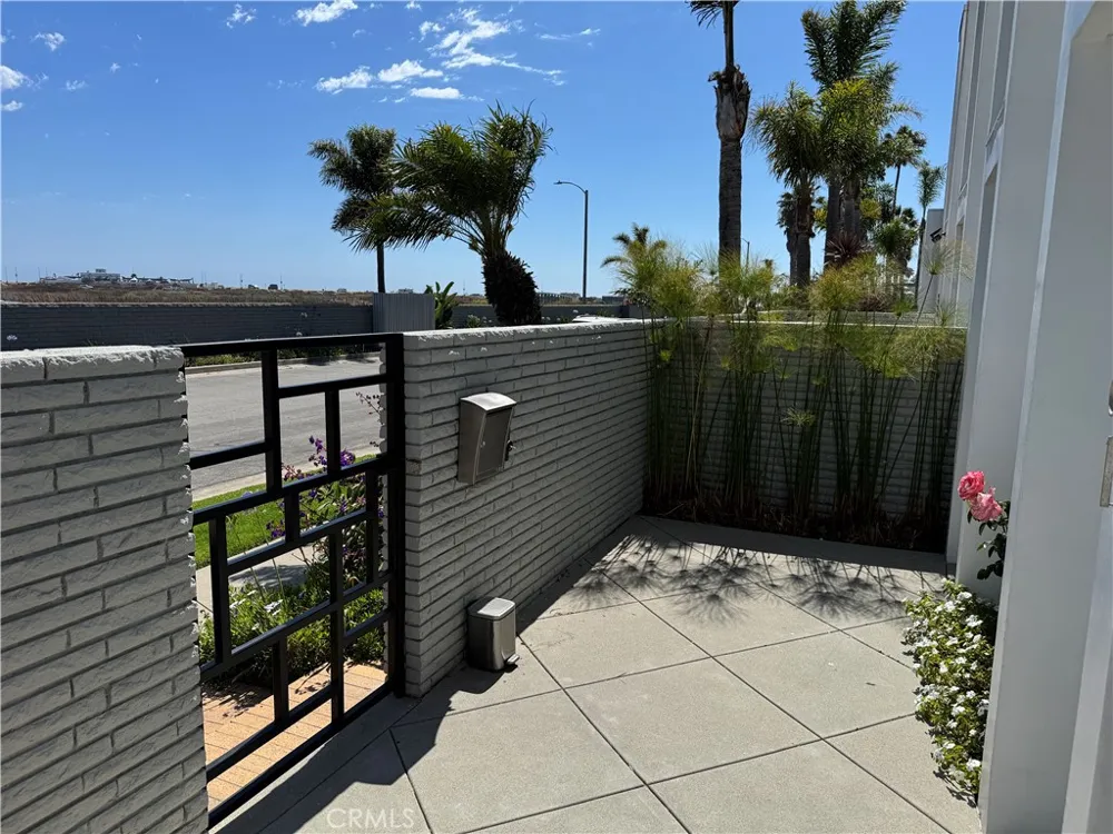 3981 Warner Avenue Huntington Beach, CA 92649