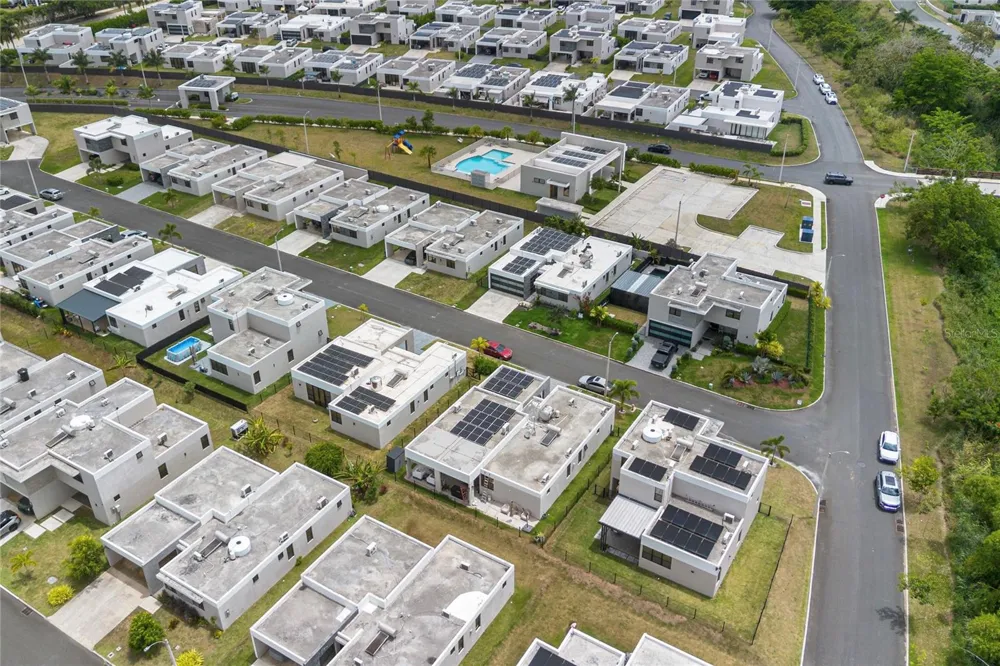 153 RIVER TERRACE Juncos, PR 00777
