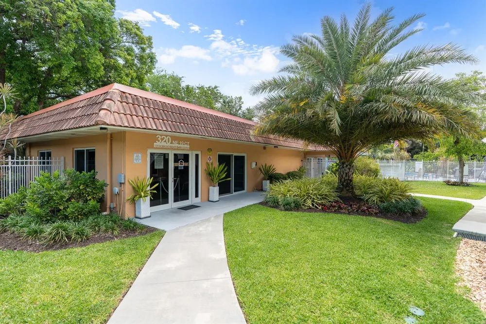1940 NE 2nd Avenue #106j Wilton Manors, FL 33305