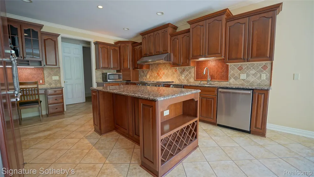 6608 ENCLAVE DRIVE Independence Charter Township, MI 48348