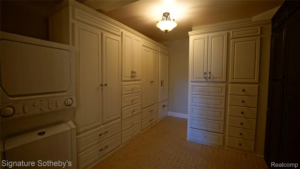 6608 ENCLAVE DRIVE Independence Charter Township, MI 48348