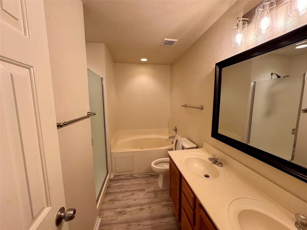 Address Not Shown Del Valle, TX 78617