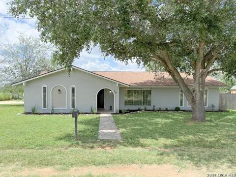 401 BLUEBONNET AVE