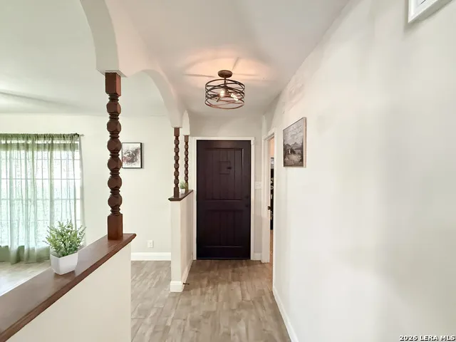 401 BLUEBONNET AVE Devine, TX 78016