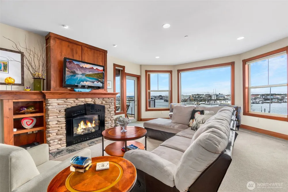 743 Neddie Rose Drive #204 Westport, WA 98595