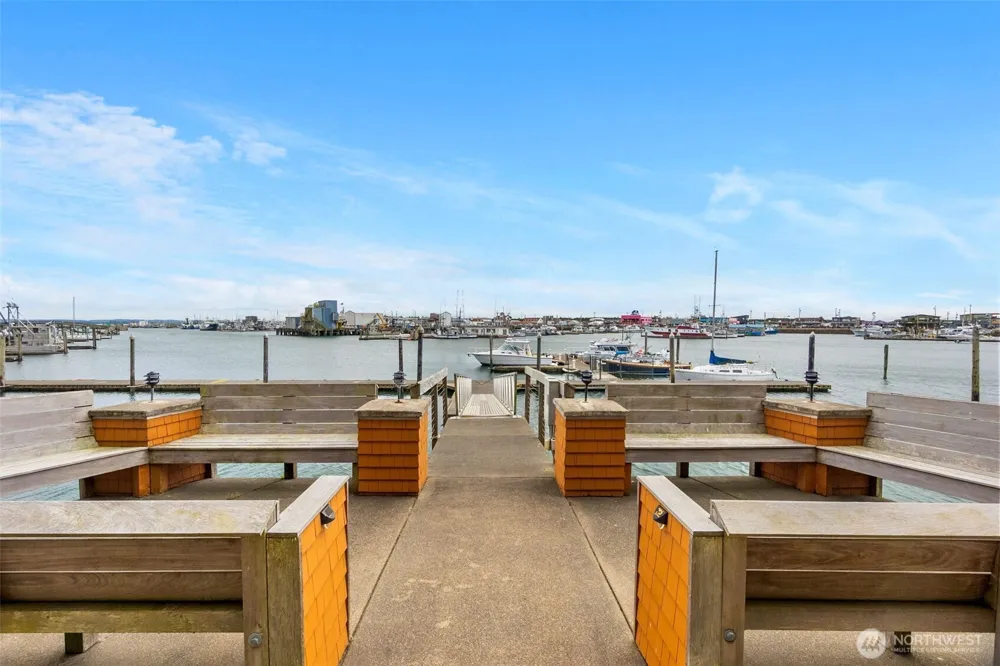743 Neddie Rose Drive #204 Westport, WA 98595