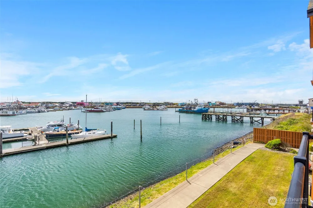 743 Neddie Rose Drive #204 Westport, WA 98595