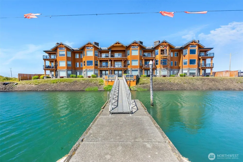 743 Neddie Rose Drive #204 Westport, WA 98595