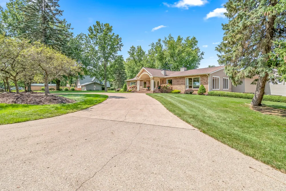 686 Leonard Drive Coldwater City, MI 49036
