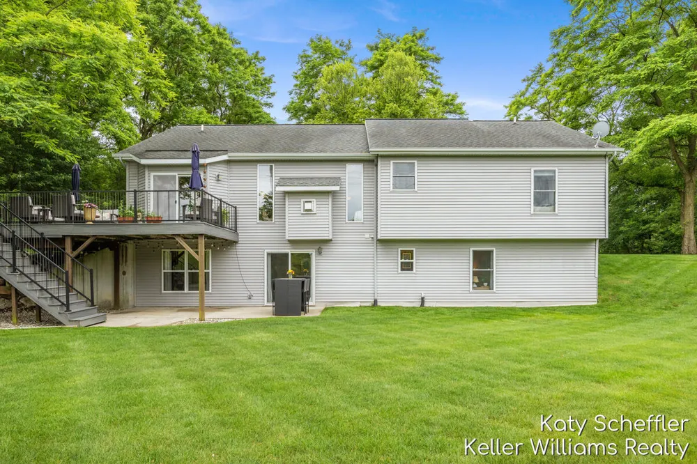 4611 Windcliff Drive NE Rockford, MI 49341
