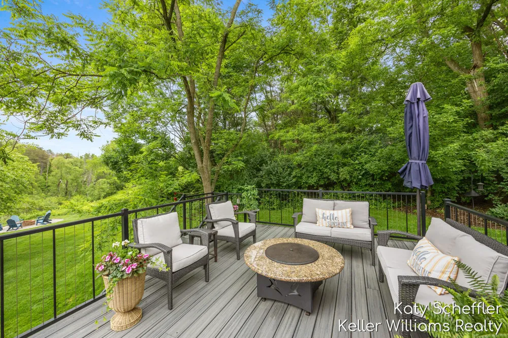 4611 Windcliff Drive NE Rockford, MI 49341