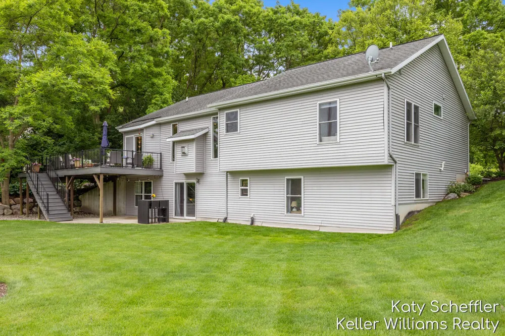 4611 Windcliff Drive NE Rockford, MI 49341