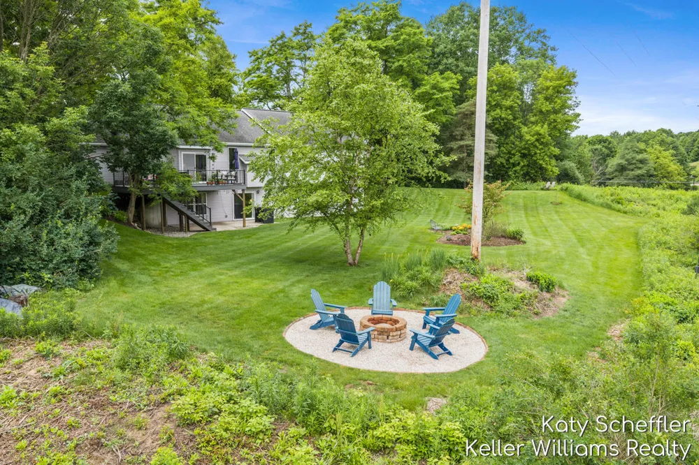 4611 Windcliff Drive NE Rockford, MI 49341