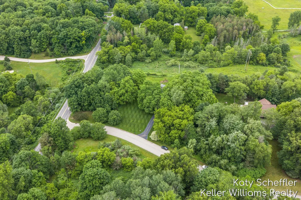 4611 Windcliff Drive NE Rockford, MI 49341