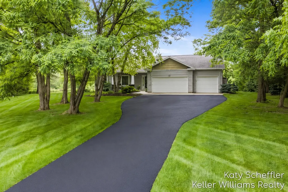 4611 Windcliff Drive NE Rockford, MI 49341