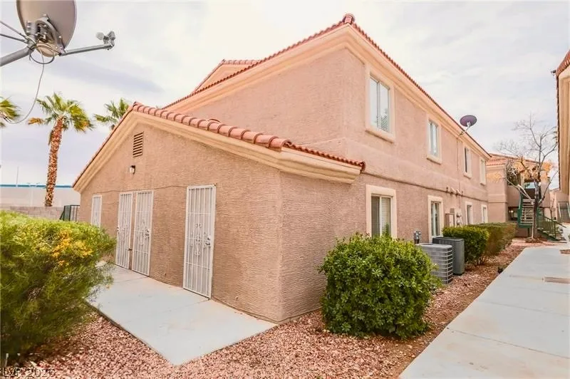 2201 James Bilbray Drive Las Vegas, NV 89108