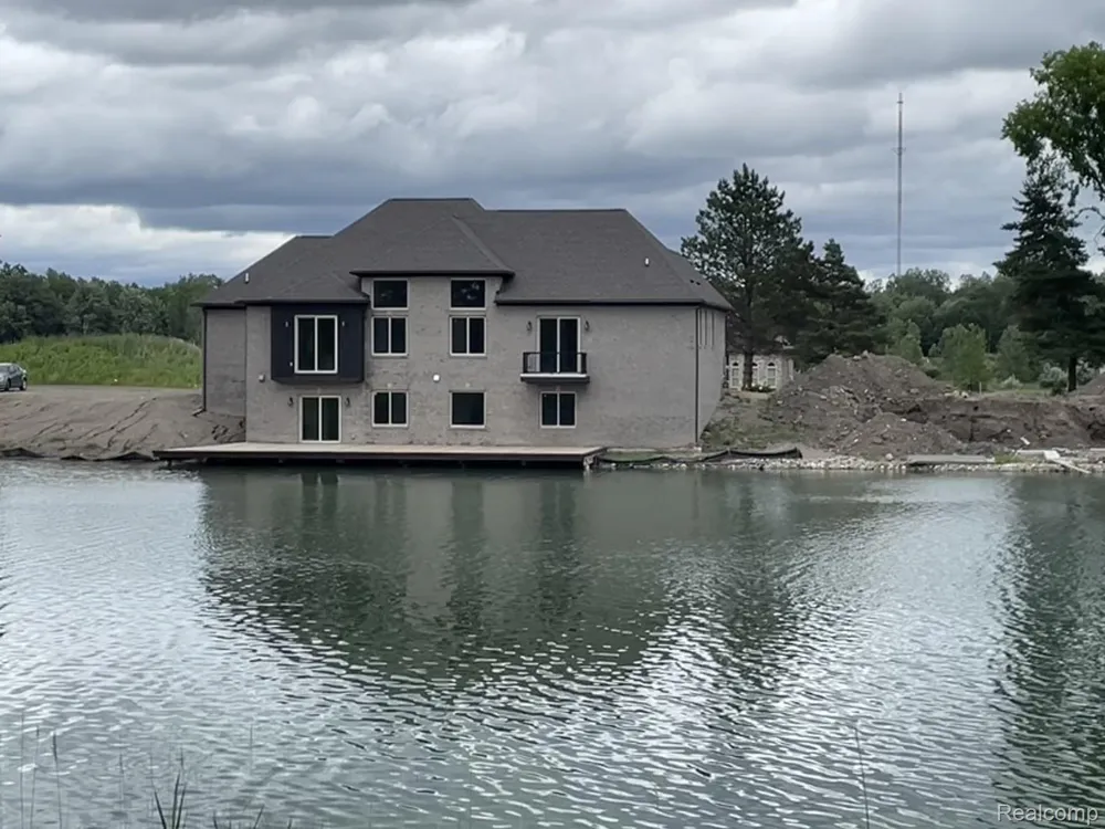 68651 Lake Angela Pointe Richmond City, MI 48062