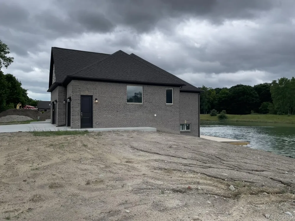 68651 Lake Angela Pointe Richmond City, MI 48062