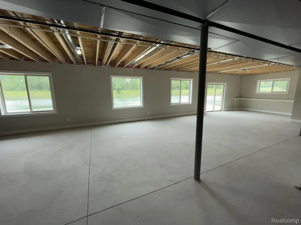 68651 Lake Angela Pointe Richmond City, MI 48062