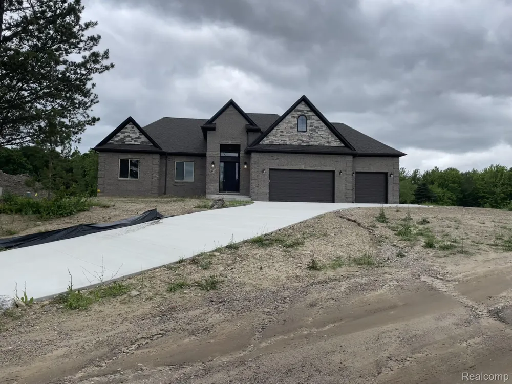 68651 Lake Angela Pointe Richmond City, MI 48062