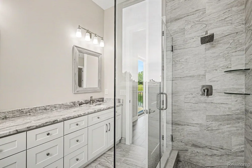 68651 Lake Angela Pointe Richmond City, MI 48062