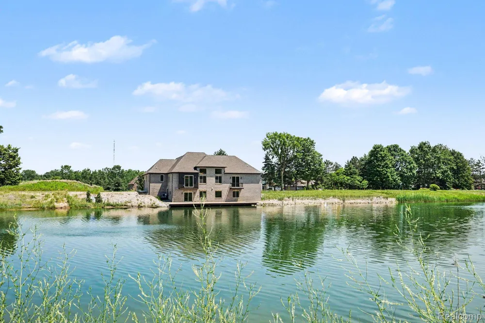 68651 Lake Angela Pointe Richmond City, MI 48062