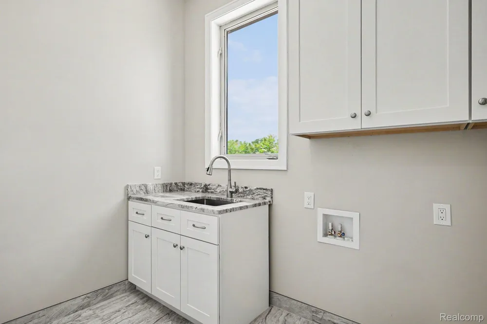 68651 Lake Angela Pointe Richmond City, MI 48062