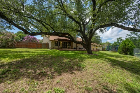 3908 Valley View