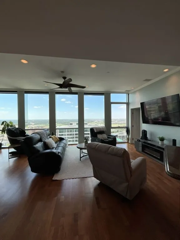 500 Throckmorton Street #2505 Fort Worth, TX 76102