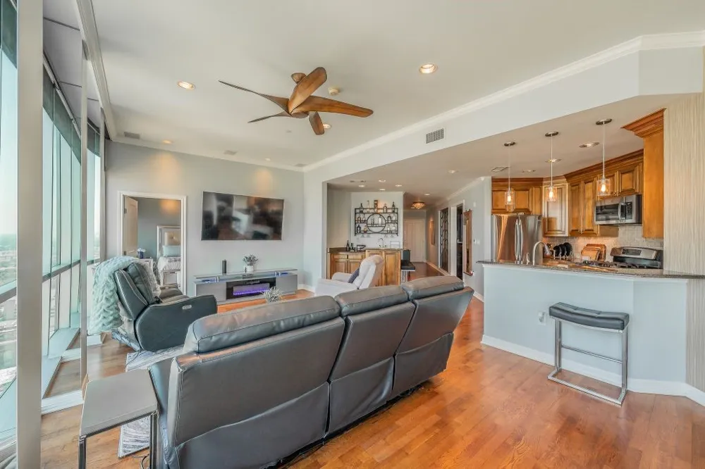 500 Throckmorton Street #2505 Fort Worth, TX 76102