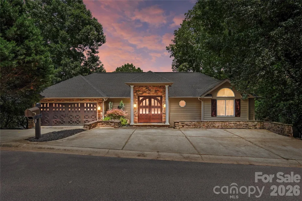 16121 Tana Tea Circle Tega Cay, SC 29708