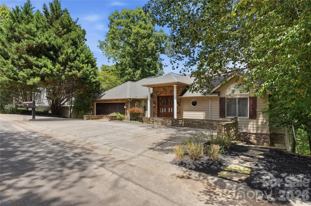 16121 Tana Tea Circle Tega Cay, SC 29708
