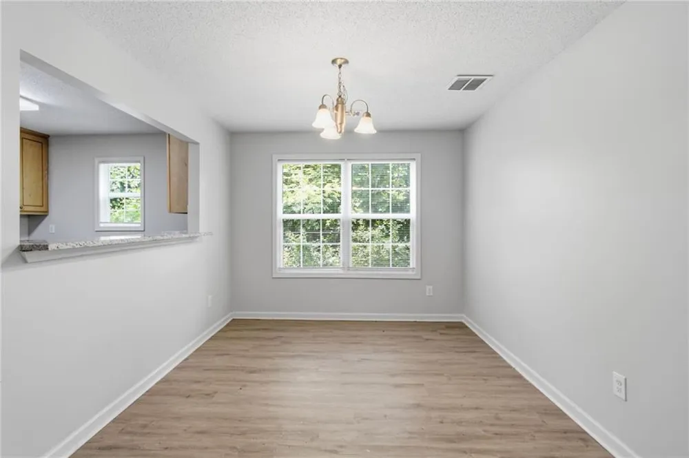 8569 Thomas Road Riverdale, GA 30274