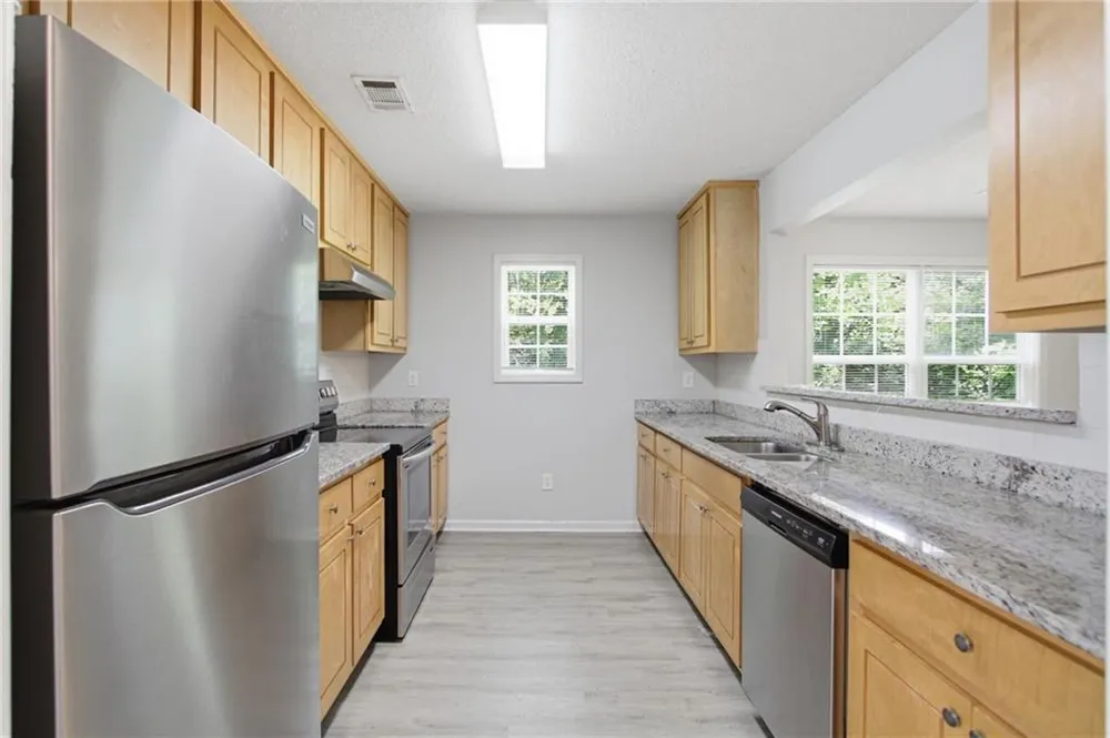 8569 Thomas Road Riverdale, GA 30274