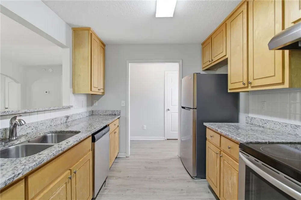 8569 Thomas Road Riverdale, GA 30274