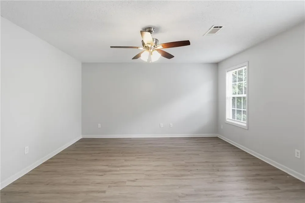 8569 Thomas Road Riverdale, GA 30274