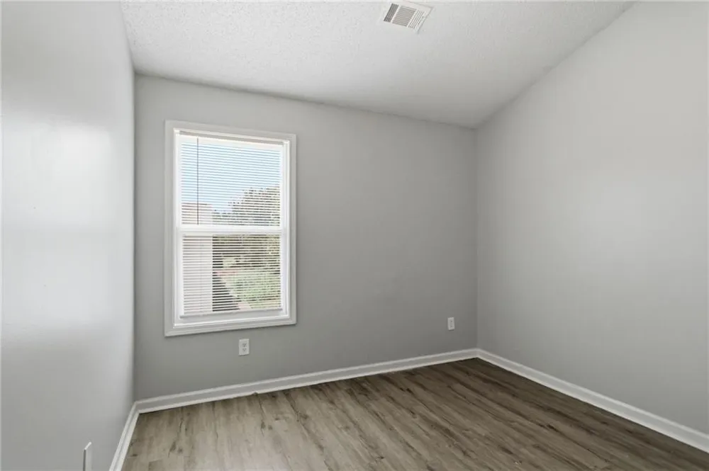 8569 Thomas Road Riverdale, GA 30274