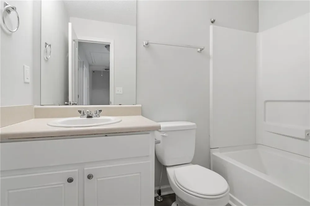 8569 Thomas Road Riverdale, GA 30274
