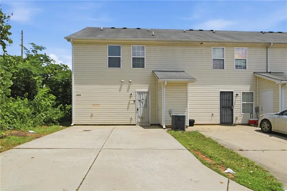 8569 Thomas Road Riverdale, GA 30274