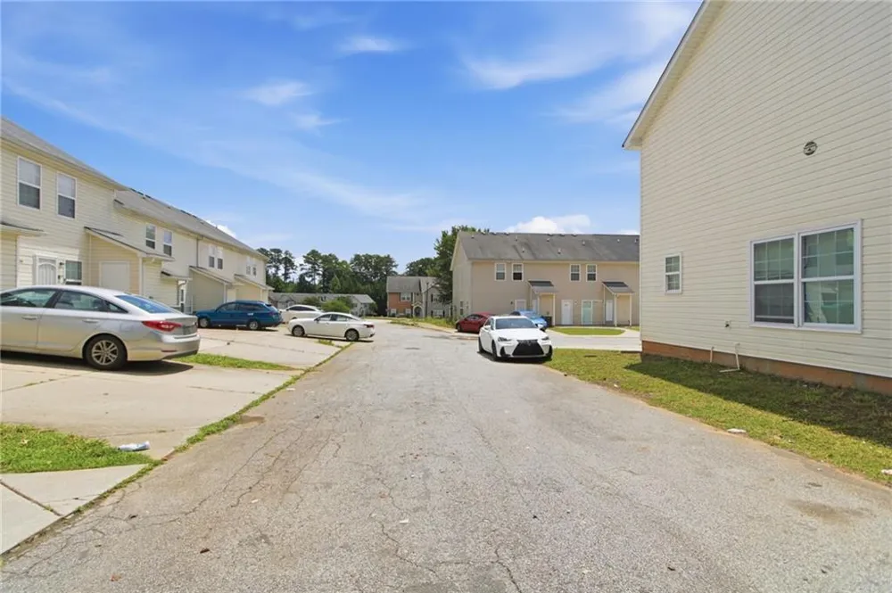8569 Thomas Road Riverdale, GA 30274