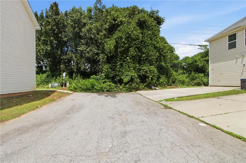 8569 Thomas Road Riverdale, GA 30274