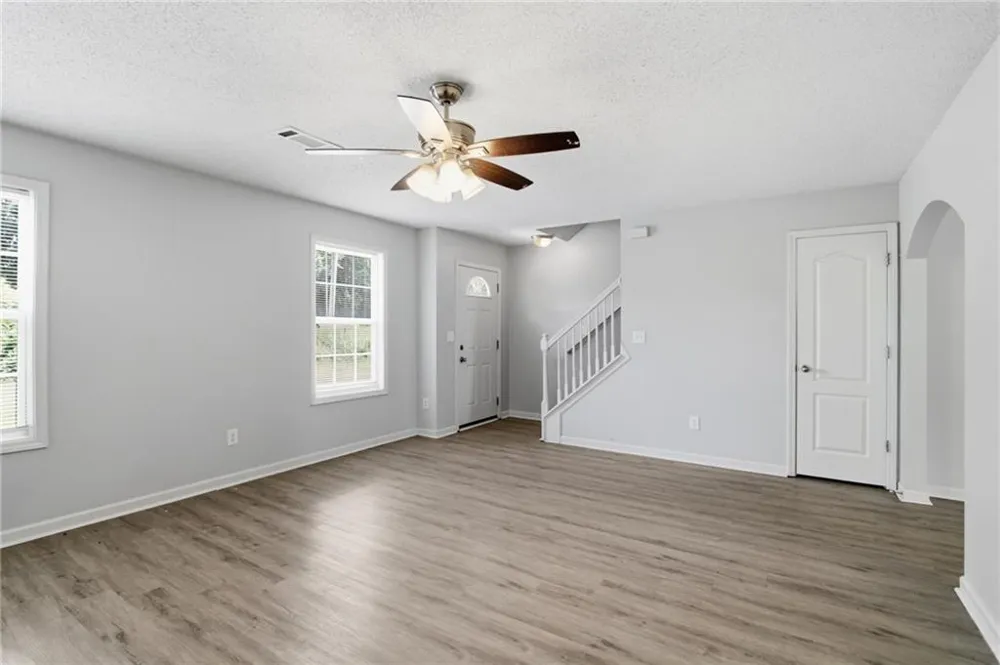 8569 Thomas Road Riverdale, GA 30274